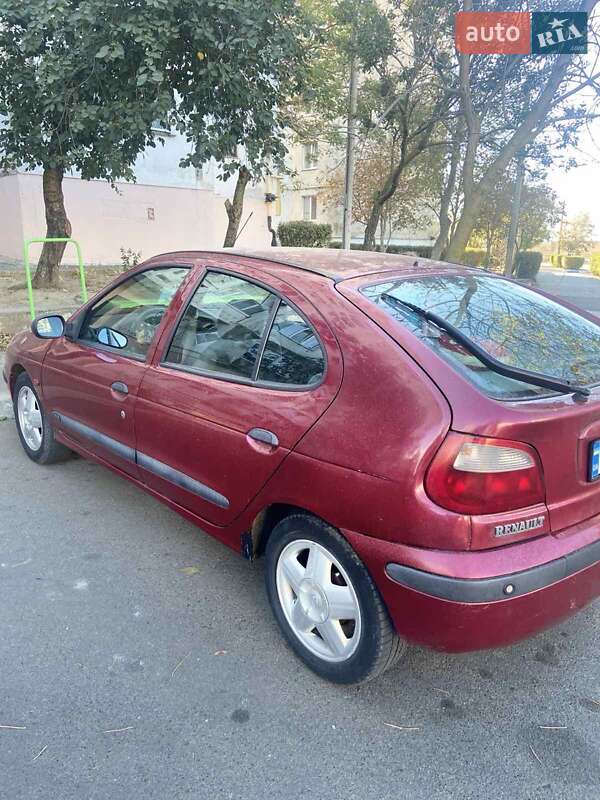 Хетчбек Renault Megane 2000 в Южному