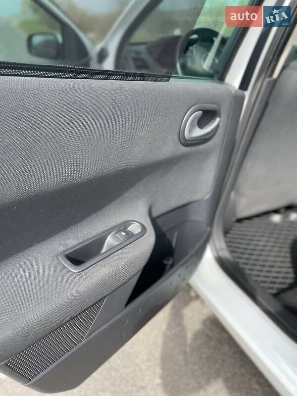 Седан Renault Megane 2008 в Дубно