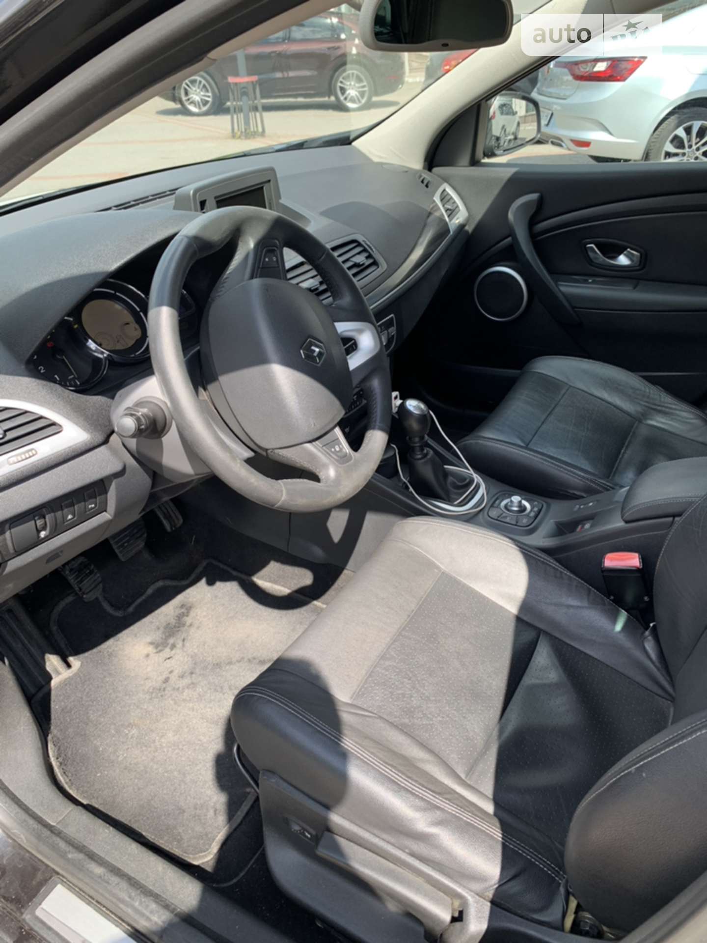 2010 Renault Megane - мініатюра 2