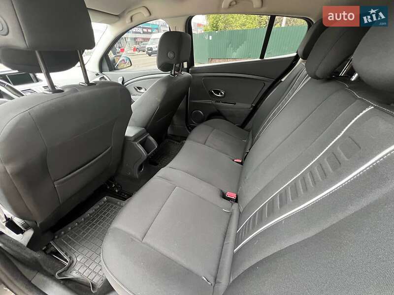 Хэтчбек Renault Megane 2013 в Вишневом