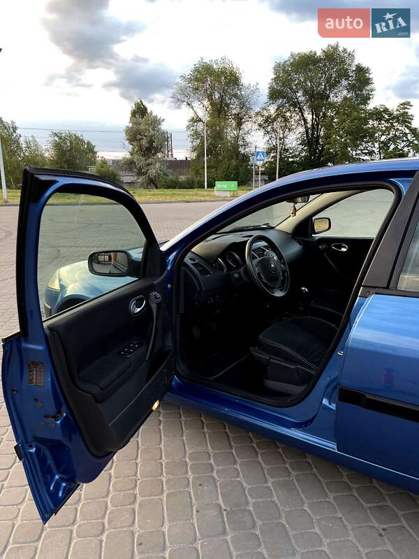 Хэтчбек Renault Megane 2005 в Новомосковске фото 8 Хэтчбек Renault Megane 2005 в Новомосковске
