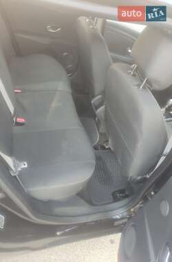 Хэтчбек Renault Megane 2011 в 