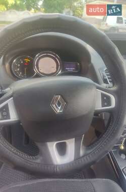 Хэтчбек Renault Megane 2011 в 