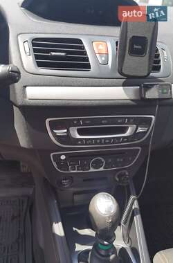 Хэтчбек Renault Megane 2011 в 