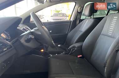 Хэтчбек Renault Megane 2011 в 