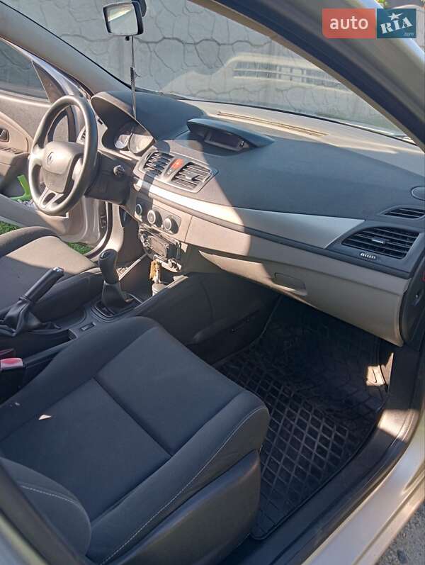 Универсал Renault Megane 2009 в Луцке фото 4 Универсал Renault Megane 2009 в Луцке