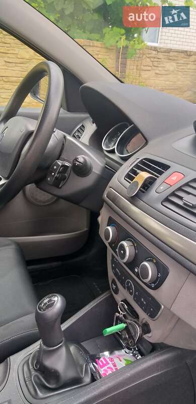 Універсал Renault Megane 2011 в Маневичах