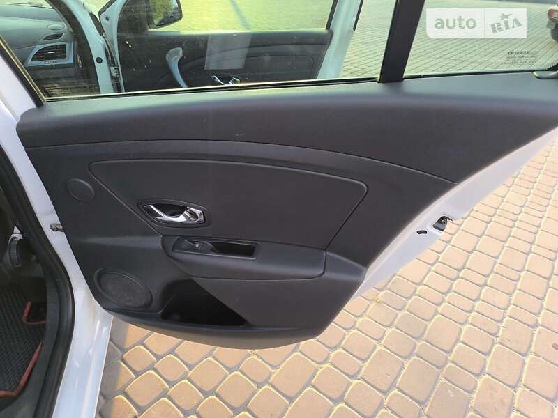 Универсал Renault Megane 2013 в Новомосковске фото 16 Универсал Renault Megane 2013 в Новомосковске