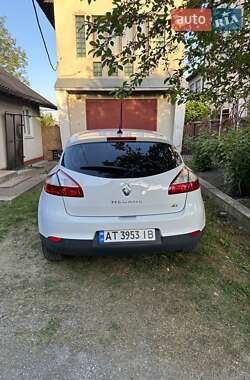 Хэтчбек Renault Megane 2014 в Тысменице