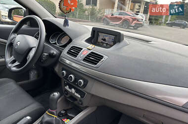 Хэтчбек Renault Megane 2011 в 