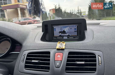 Хэтчбек Renault Megane 2011 в 