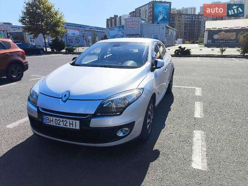 Хэтчбек Renault Megane 2013 в 