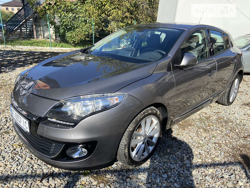 Хэтчбек Renault Megane 2012 в 