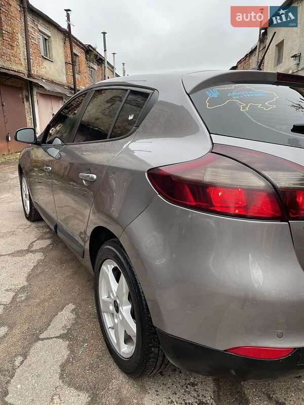 Хэтчбек Renault Megane 2012 в Гоще