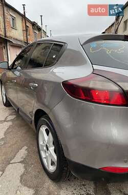 Хетчбек Renault Megane 2012 в 
