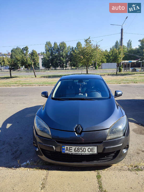 Хэтчбек Renault Megane 2010 в 