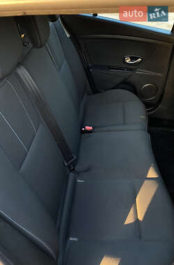 Хетчбек Renault Megane 2011 в 