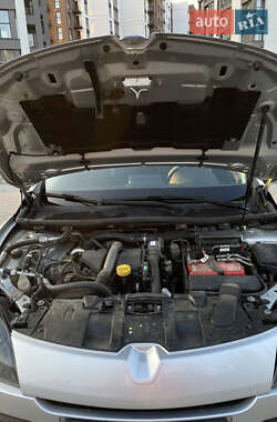 Хетчбек Renault Megane 2011 в 