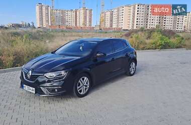 Хэтчбек Renault Megane 2016 в 