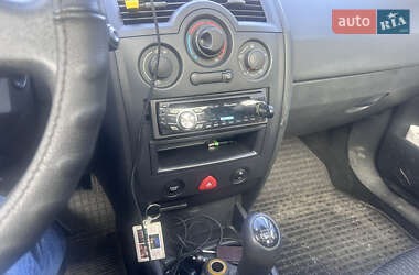 Хетчбек Renault Megane 2004 в 