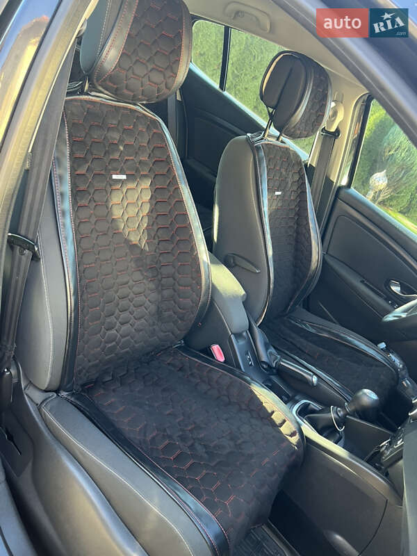 Хэтчбек Renault Megane 2009 в Николаеве фото 44 Хэтчбек Renault Megane 2009 в Николаеве