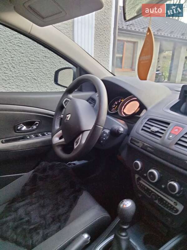 Универсал Renault Megane 2011 в Ивано-Франковске фото 5 Универсал Renault Megane 2011 в Ивано-Франковске