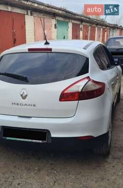 Хэтчбек Renault Megane 2012 в 