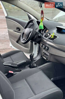 Хэтчбек Renault Megane 2012 в 