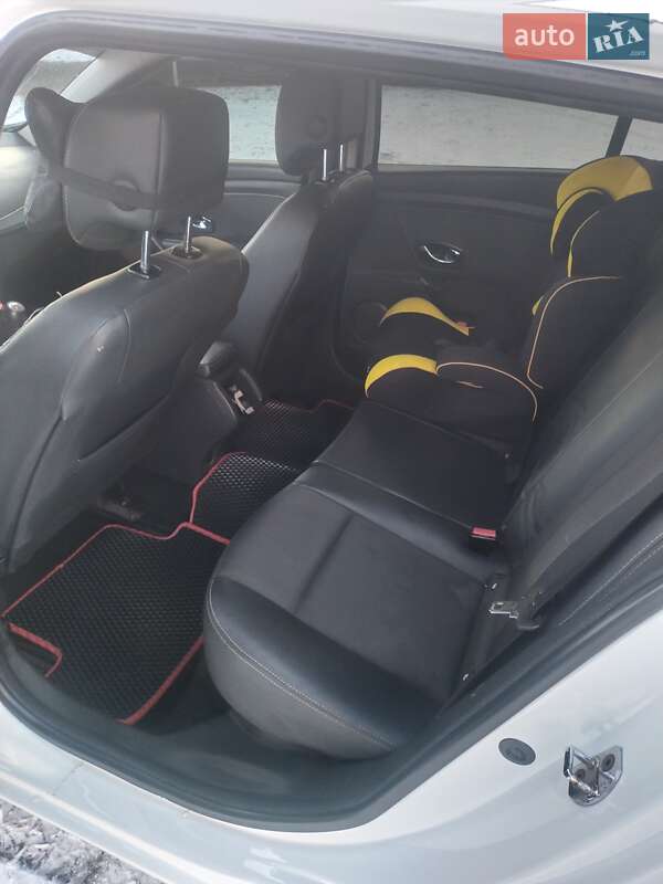 Універсал Renault Megane 2015 в Ромнах