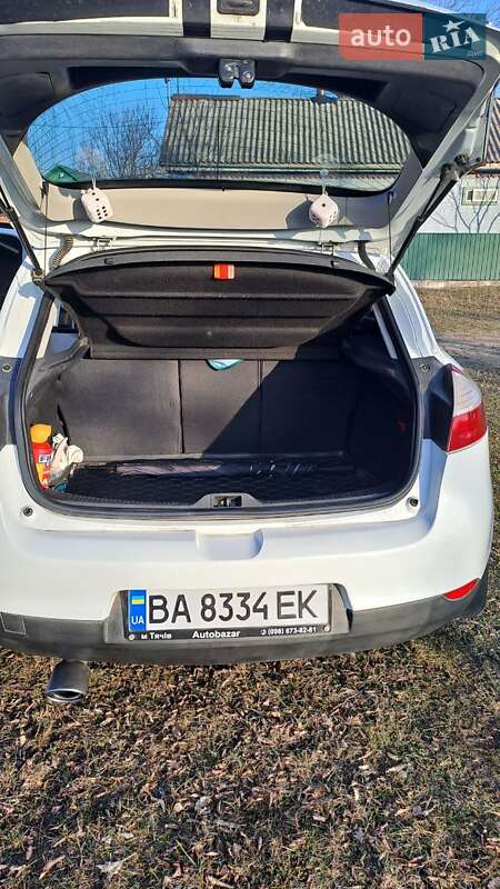 Хетчбек Renault Megane 2011 в Новомиргороді фото 3 Хетчбек Renault Megane 2011 в Новомиргороді