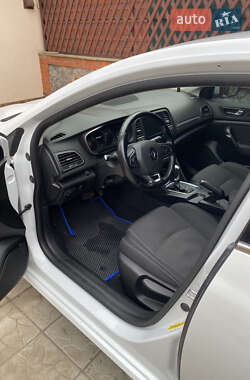 Седан Renault Megane 2017 в 