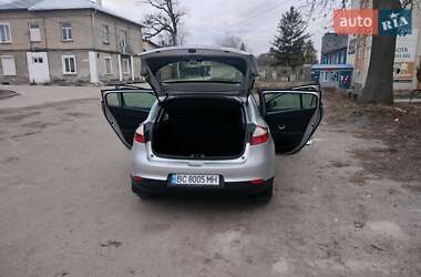 Хэтчбек Renault Megane 2012 в 