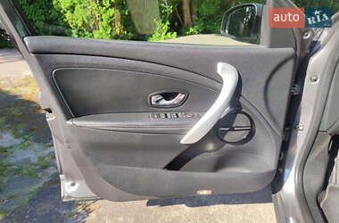 Хэтчбек Renault Megane 2011 в 