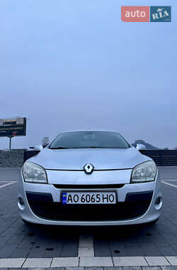 Хэтчбек Renault Megane 2010 в 
