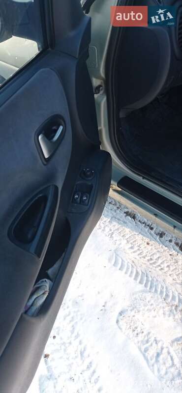 Седан Renault Megane 2002 в Дергачах