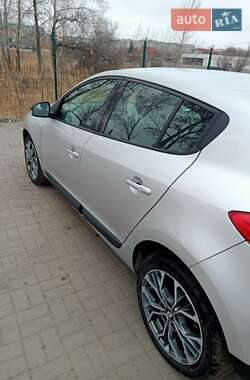 Хэтчбек Renault Megane 2011 в 