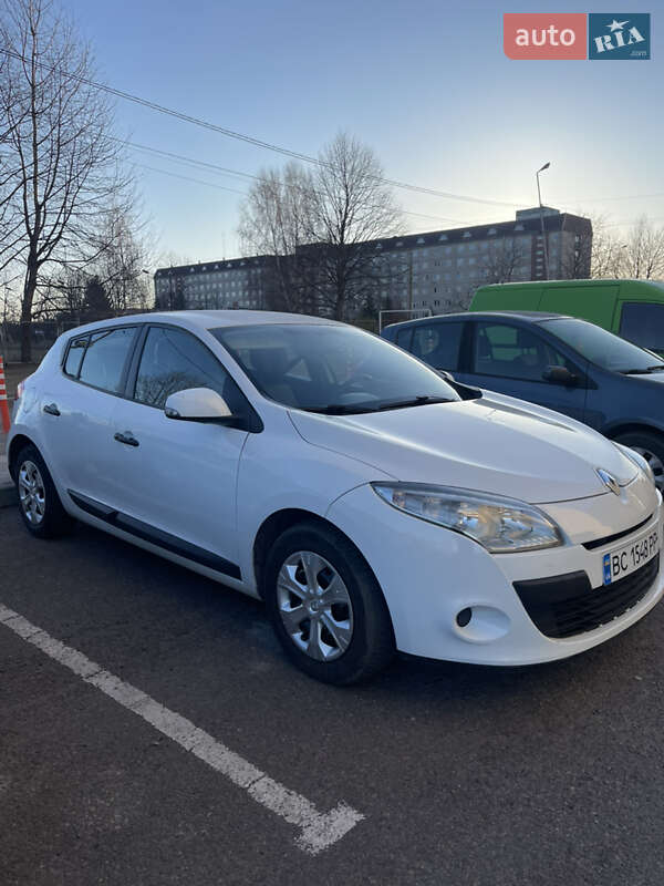 Хэтчбек Renault Megane 2011 в 