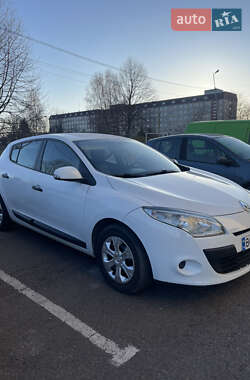 Хэтчбек Renault Megane 2011 в 