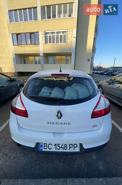 Хэтчбек Renault Megane 2011 в 