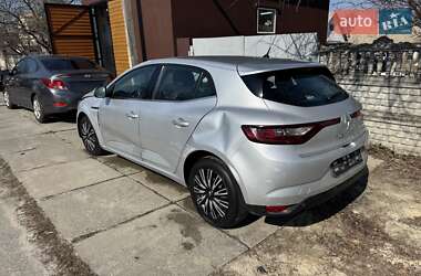 Хэтчбек Renault Megane 2016 в 