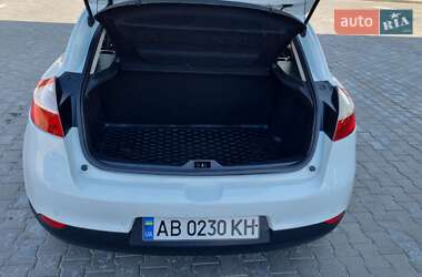 Хэтчбек Renault Megane 2012 в 