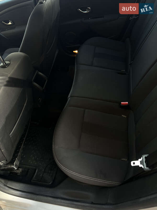 Універсал Renault Megane 2011 в Рівному фото 8 Універсал Renault Megane 2011 в Рівному