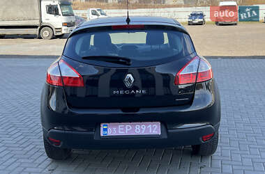Хэтчбек Renault Megane 2012 в 