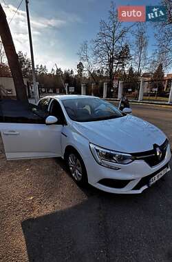 Седан Renault Megane 2018 в 