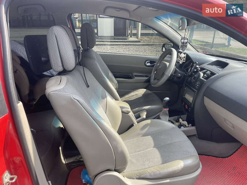 Хетчбек Renault Megane 2004 в Стрию