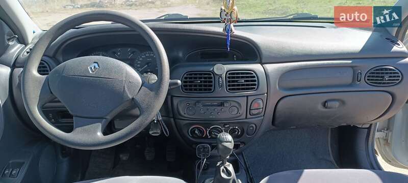 Седан Renault Megane 2003 в Нововолинську