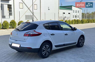 Хэтчбек Renault Megane 2011 в 