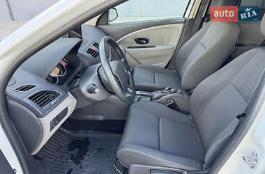 Хэтчбек Renault Megane 2011 в 