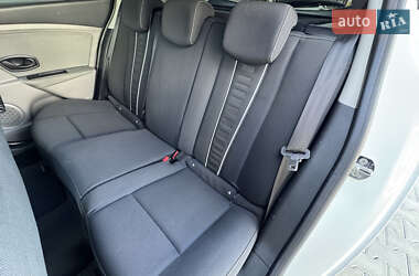 Хэтчбек Renault Megane 2011 в 
