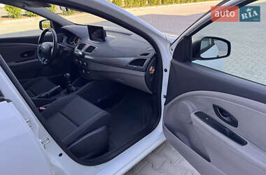 Хэтчбек Renault Megane 2011 в 